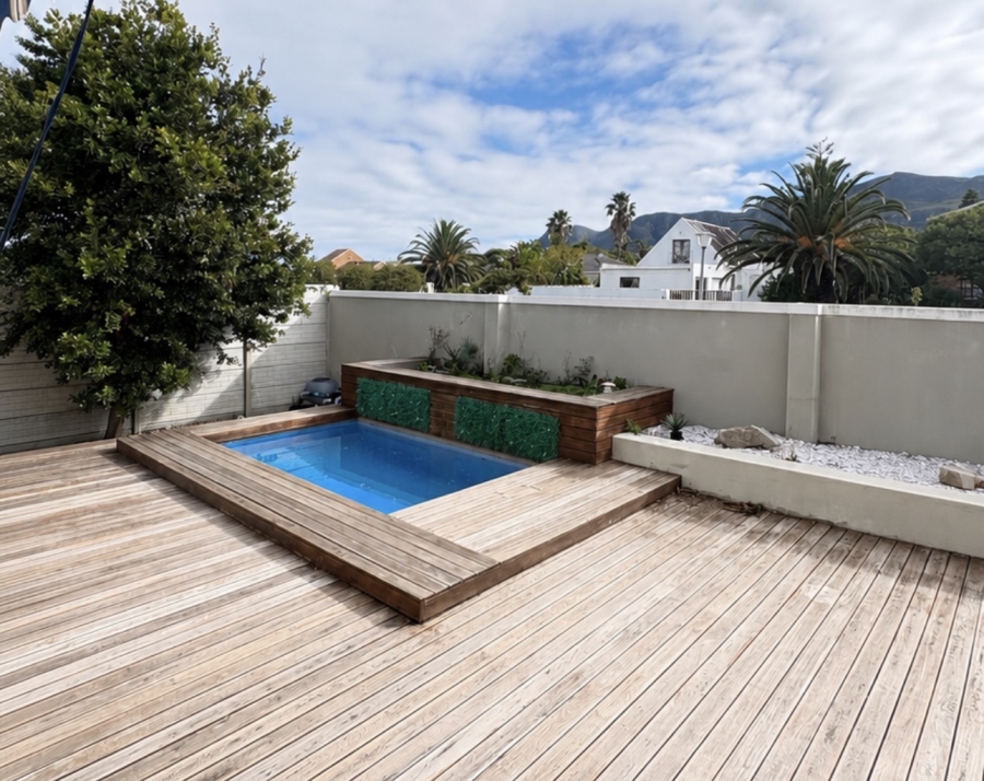 3 Bedroom Property for Sale in Sandbaai Western Cape